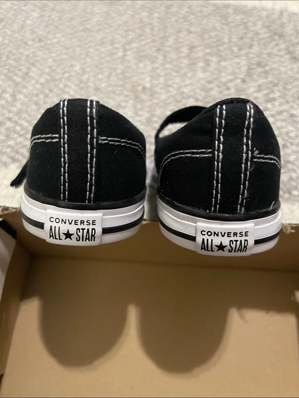 NEW- Converse - 8c